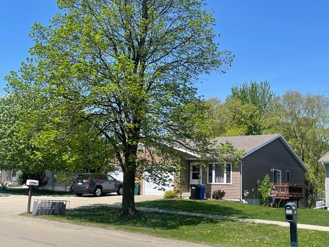 3323 7th St NW in Rochester, MN - Building Photo - Building Photo