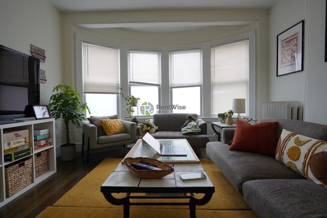 2 Walnut Terrace in Newton, MA - Building Photo - Building Photo