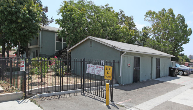 Garden View Apartments in San Diego, CA - Building Photo - Building Photo