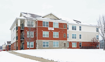 Killarney Kourt Senior Living in Sturtevant, WI - Foto de edificio - Building Photo