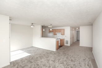 Forest Ridge Apartment Homes in Indianapolis, IN - Building Photo - Interior Photo