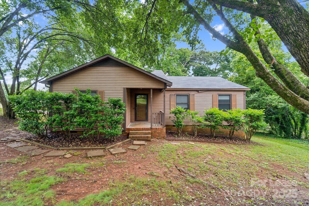 2301 Wishbone Dr in Belmont, NC - Building Photo