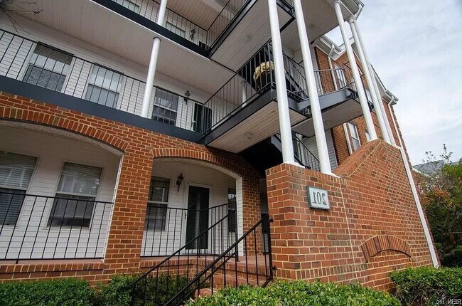 201 Westover Ave in Norfolk, VA - Building Photo - Building Photo