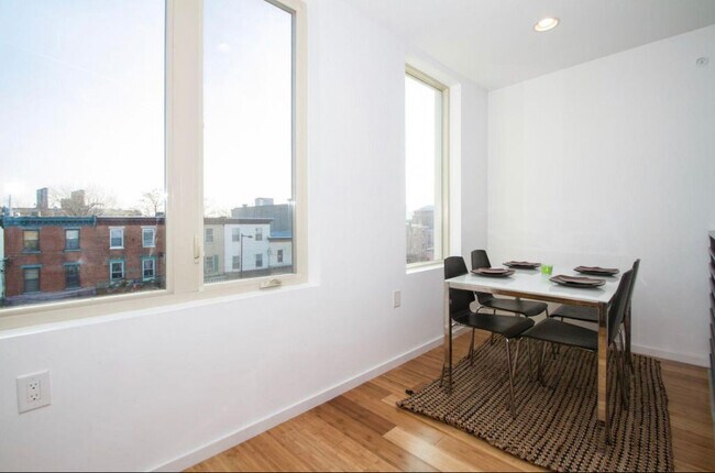 457 E Girard Ave, Unit 4 in Philadelphia, PA - Building Photo - Building Photo