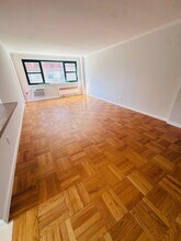 210 Atlantic Ave in Lynbrook, NY - Building Photo - Building Photo