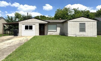 8227 St Lo Rd in Houston, TX - Building Photo