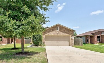 451 New Bridge Dr in Kyle, TX - Building Photo - Building Photo