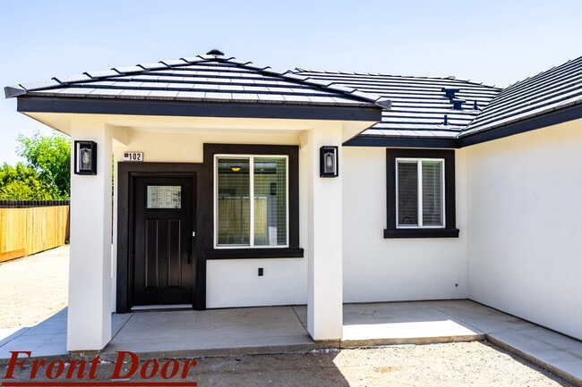 590 Lincoln Ave in Dinuba, CA - Building Photo - Building Photo