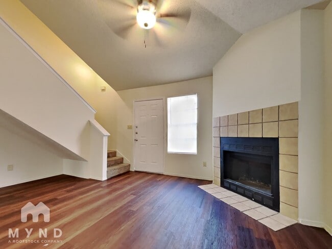 2214 Creekside Ln