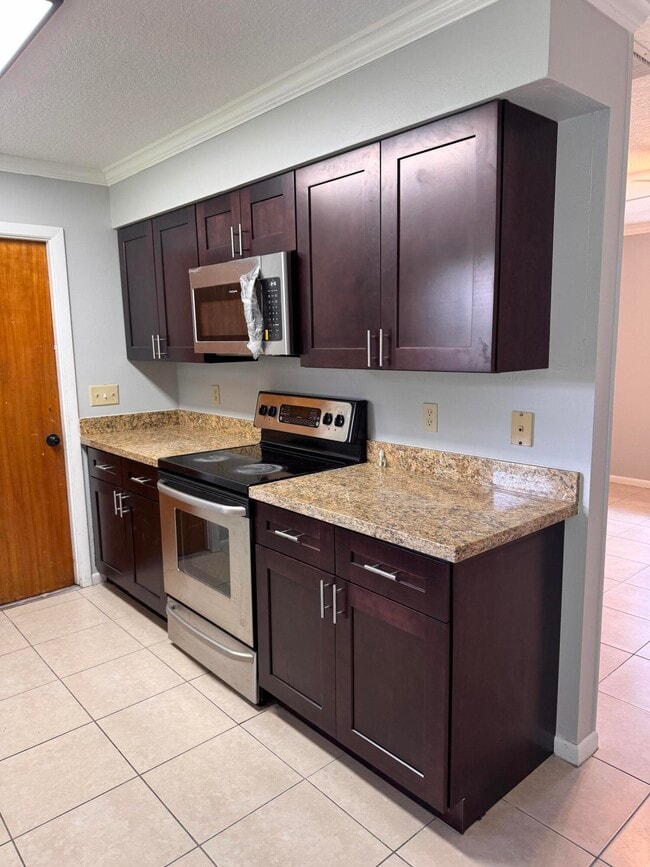 7408 Donlon Rd in Fort Pierce, FL - Building Photo - Building Photo