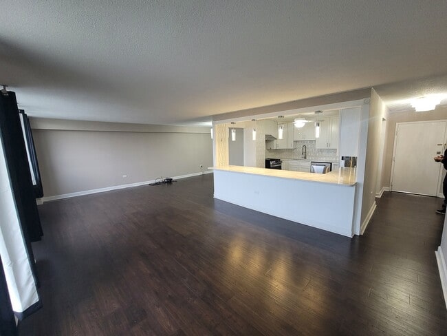 8801 Golf Rd in Niles, IL - Building Photo - Building Photo