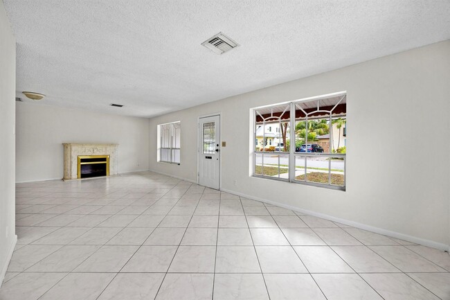 property at 1828 N Palmway