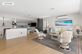 21 Peconic Ave in Shelter Island, NY - Building Photo - Building Photo