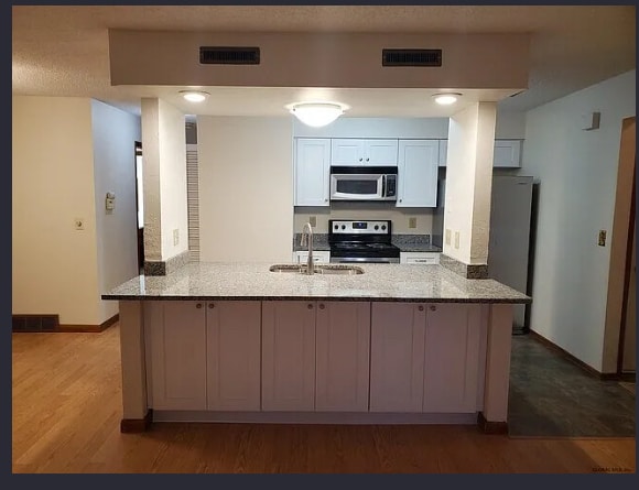 120 Victory Way in Clifton Park, NY - Foto de edificio - Building Photo