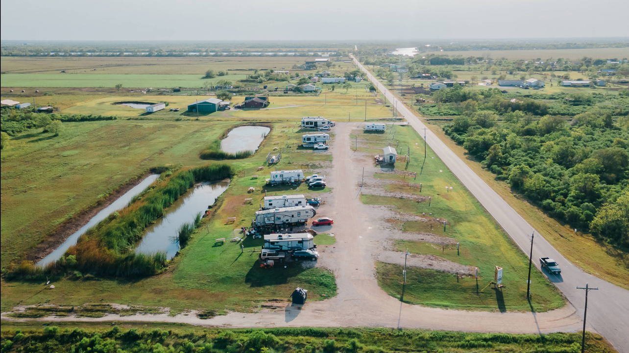 595 2400 County Road 595 in Angleton, TX - Building Photo