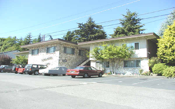 Astra Plaza in Seattle, WA - Building Photo