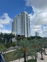 10 SW South River Dr in Miami, FL - Building Photo