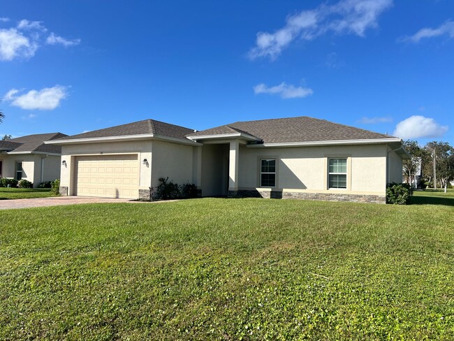 351 Paramaribo St in Punta Gorda, FL - Building Photo - Building Photo