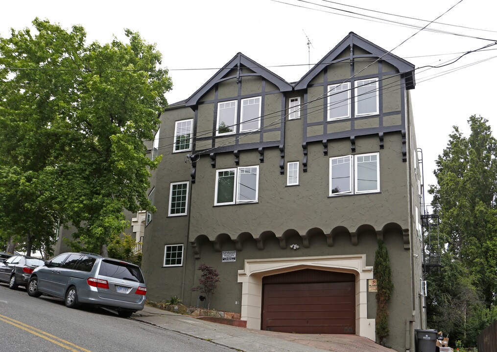 Arbor Villa Apartments in Oakland, CA - Building Photo