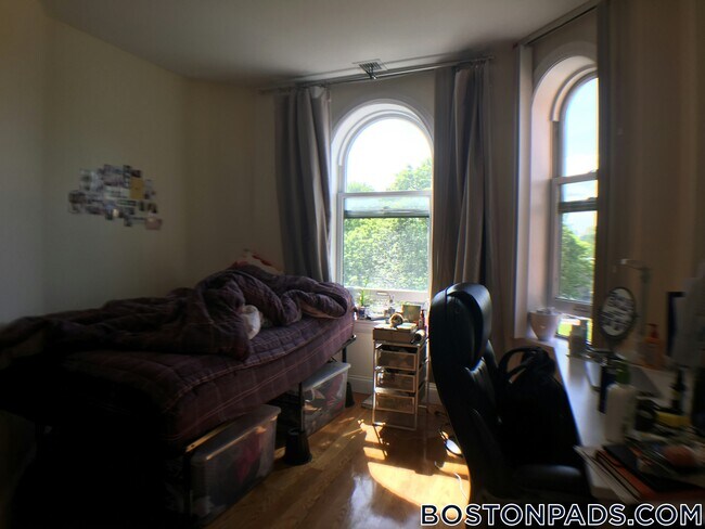 property at 90 Westland Ave