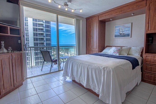 19201 Collins Ave in Sunny Isles Beach, FL - Foto de edificio - Building Photo