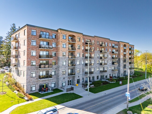 Linden Crossing in Cambridge, ON - Building Photo - Building Photo