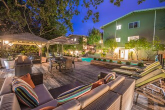 Lafayette Oaks in Lafayette, CA - Building Photo - Building Photo