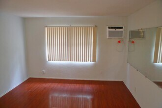5881 NE 18th Ave, Unit 2 in Fort Lauderdale, FL - Foto de edificio - Building Photo