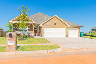 658 SW 11th St in Moore, OK - Building Photo - Building Photo