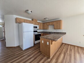 390 Maylea Pl in Canyonville, OR - Building Photo - Building Photo