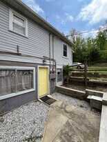 664 W Whillock St in Fayetteville, AR - Building Photo