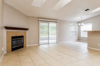 12318 Cobblestone Cir S in Jacksonville, FL - Foto de edificio - Building Photo