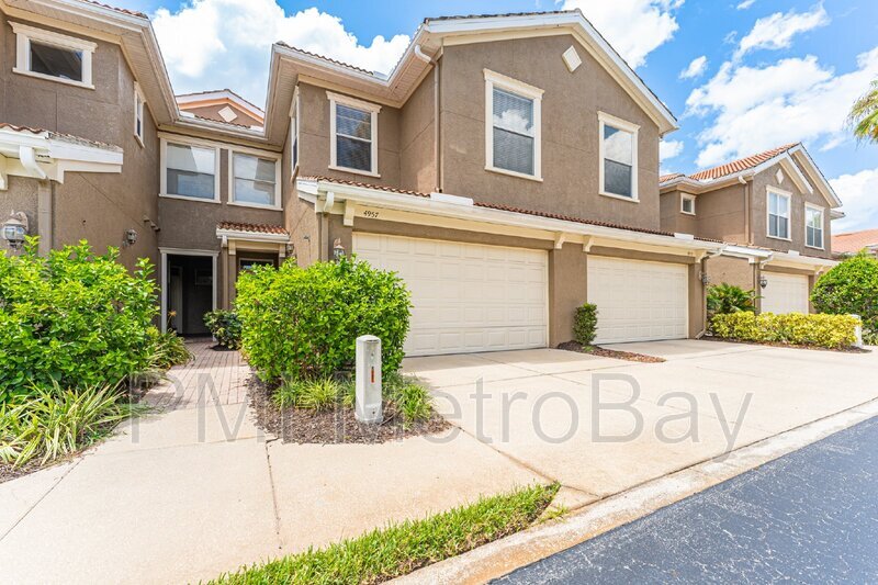 4957 Anniston Cir in Tampa, FL - Building Photo