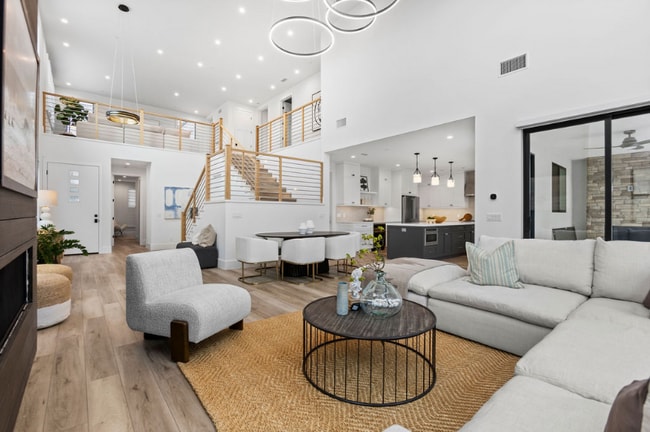 24722 La Cresta Dr in Dana Point, CA - Foto de edificio - Building Photo