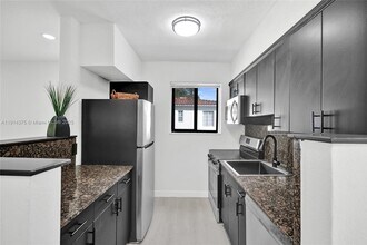 11643 NE 11th Pl in Biscayne Park, FL - Building Photo - Building Photo