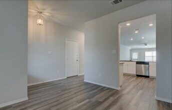 242 Holland Pk in Schertz, TX - Building Photo - Building Photo