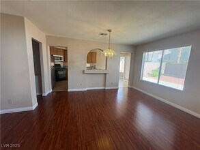 8216 Bermuda Beach Dr in Las Vegas, NV - Building Photo - Building Photo
