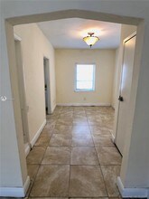 720 Meridian Ave-Unit -3 in Miami Beach, FL - Building Photo - Building Photo
