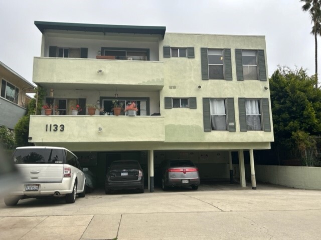 1133 Lincoln Blvd in Santa Monica, CA - Building Photo