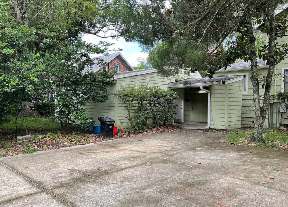 1035 NE 3rd Ave in Gainesville, FL - Building Photo