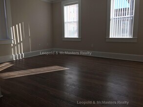 20 Short St, Unit 18 Short Street 3 in Brookline, MA - Foto de edificio - Building Photo