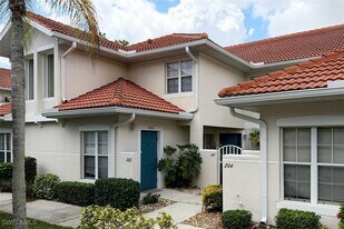 5035 Cedar Springs Dr in Naples, FL - Building Photo