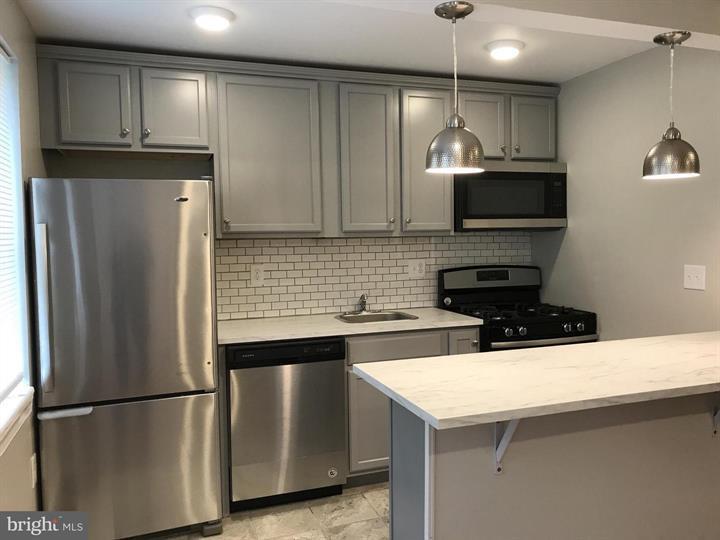 5402 Midwood Ave in Baltimore, MD - Building Photo