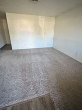 1279 W H St in Oakdale, CA - Building Photo - Building Photo