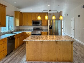 111 Philip Dr in Healdsburg, CA - Building Photo - Building Photo