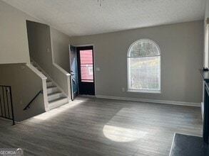 1560 Pin Oak Ln SE in Conyers, GA - Foto de edificio - Building Photo