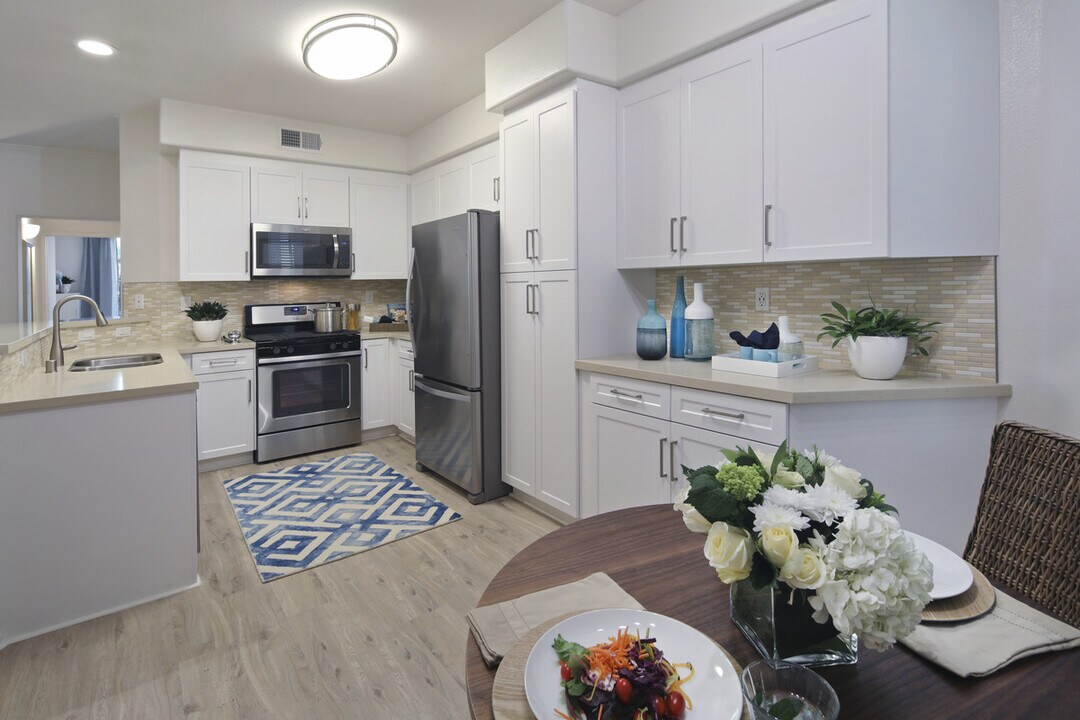 Torrey Villas Apartment Homes in San Diego, CA - Foto de edificio
