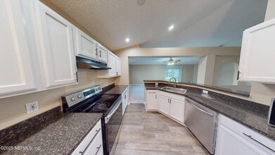 7332 Gum Tree Rd in Jacksonville, FL - Building Photo - Building Photo