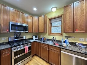 934 W Leland Ave, Unit G09C in Chicago, IL - Foto de edificio - Building Photo