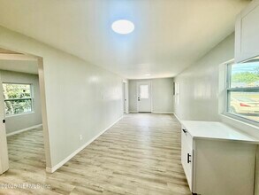 8930 Free Ave in Jacksonville, FL - Building Photo - Building Photo
